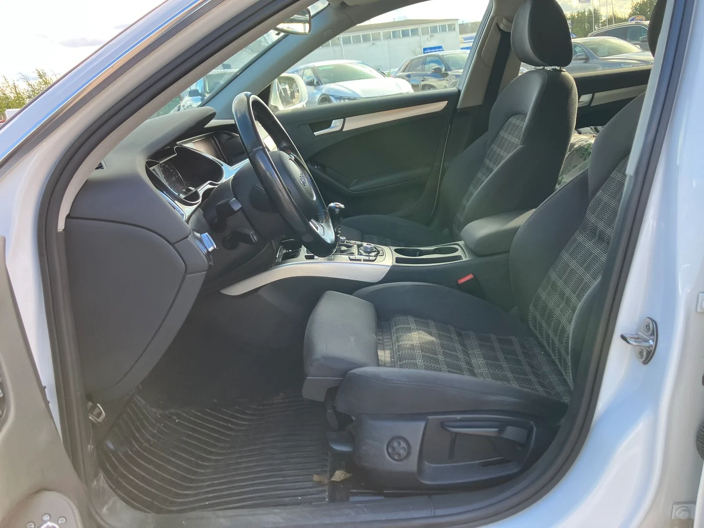 Car Image - 1YqSv4jeR1S7CJ9zrk5lxt