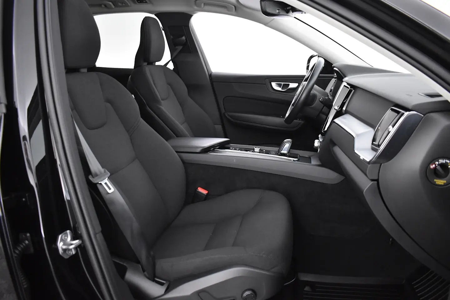 Car Image - 3P1RCyyC8KUG34oB8MzfAJ