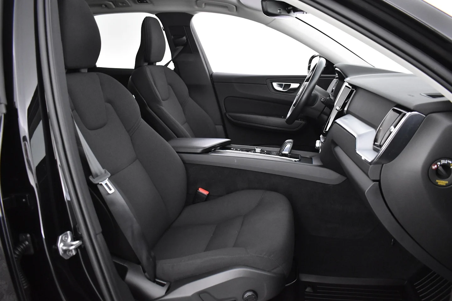 Car Image - 3P1RCyyC8KUG34oB8MzfAJ
