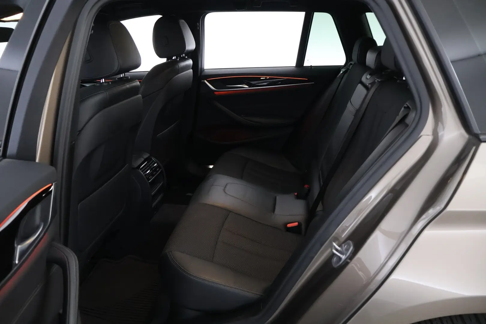 Car Image - 3BNxCmFfUFrczdYpAF295Y