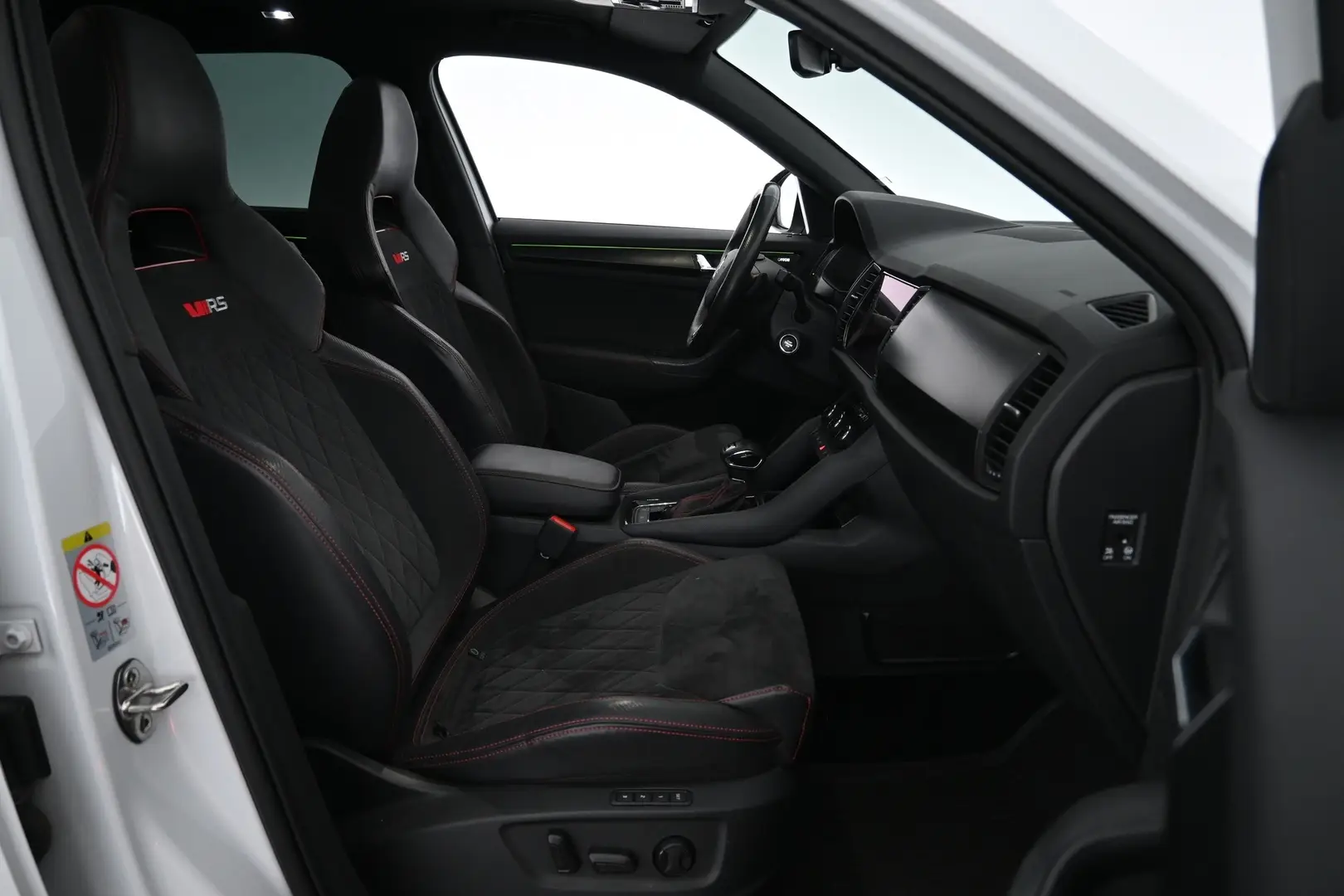 Car Image - 1lgOXsAKYKM1xOmFq3Tg5b