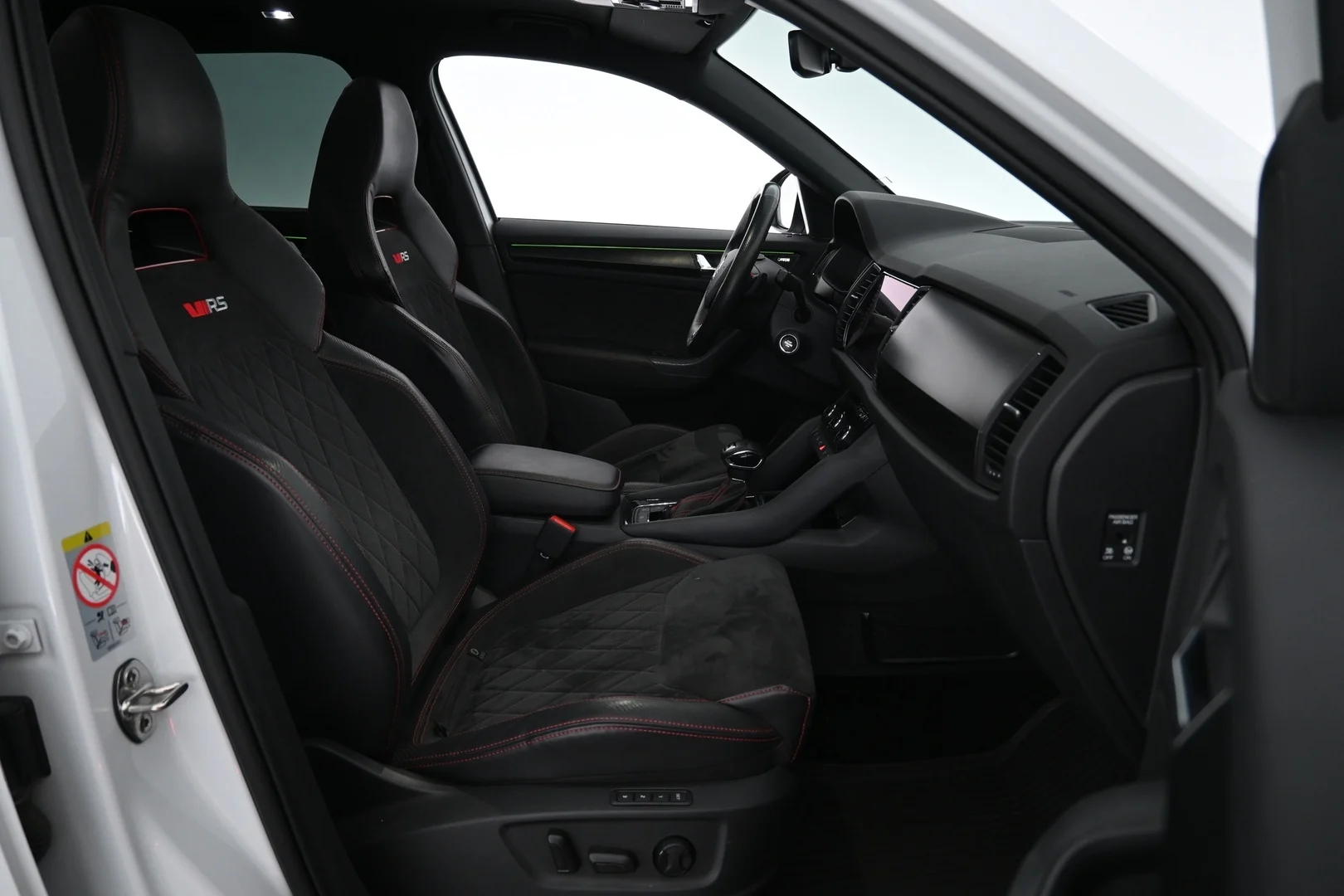 Car Image - 1lgOXsAKYKM1xOmFq3Tg5b