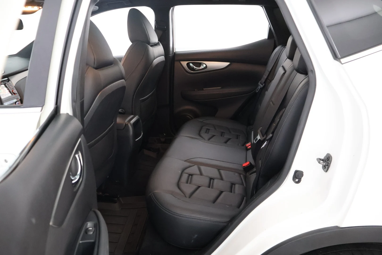 Car Image - 2wQL1FHmPcX8ez5Tr2hsvX