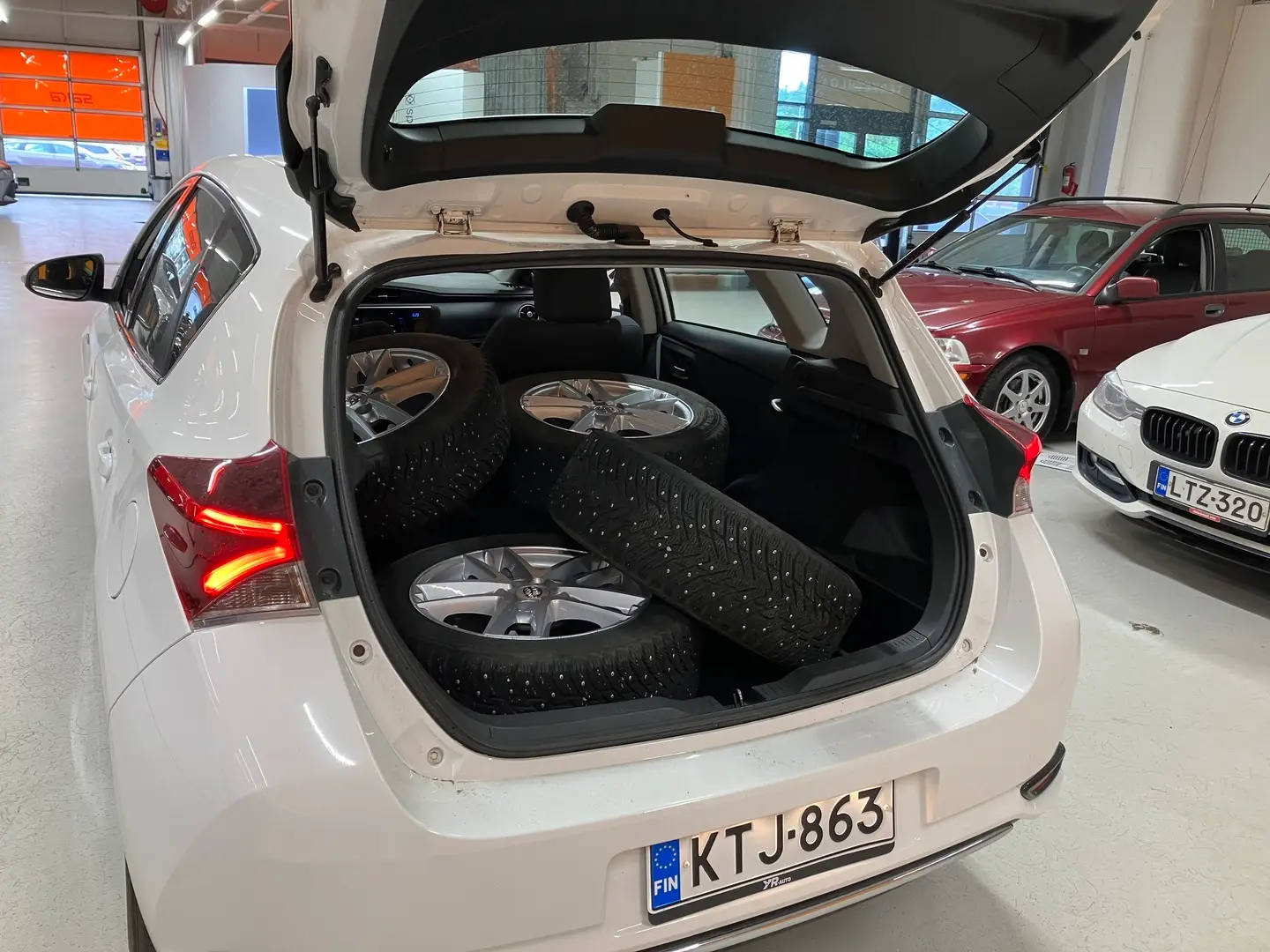 Car Image - 6iGRdoO4QLL6ocuPkFvq2E