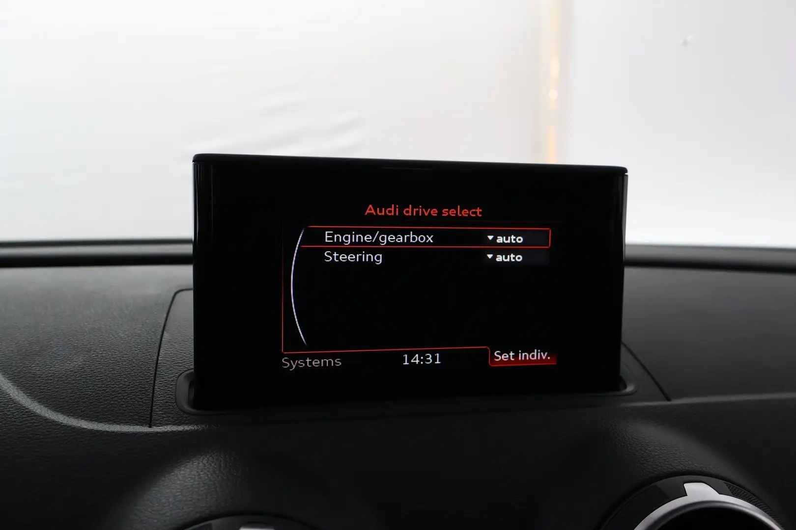 Car Image - W2nxGH5pTogrAjWDQwX2O