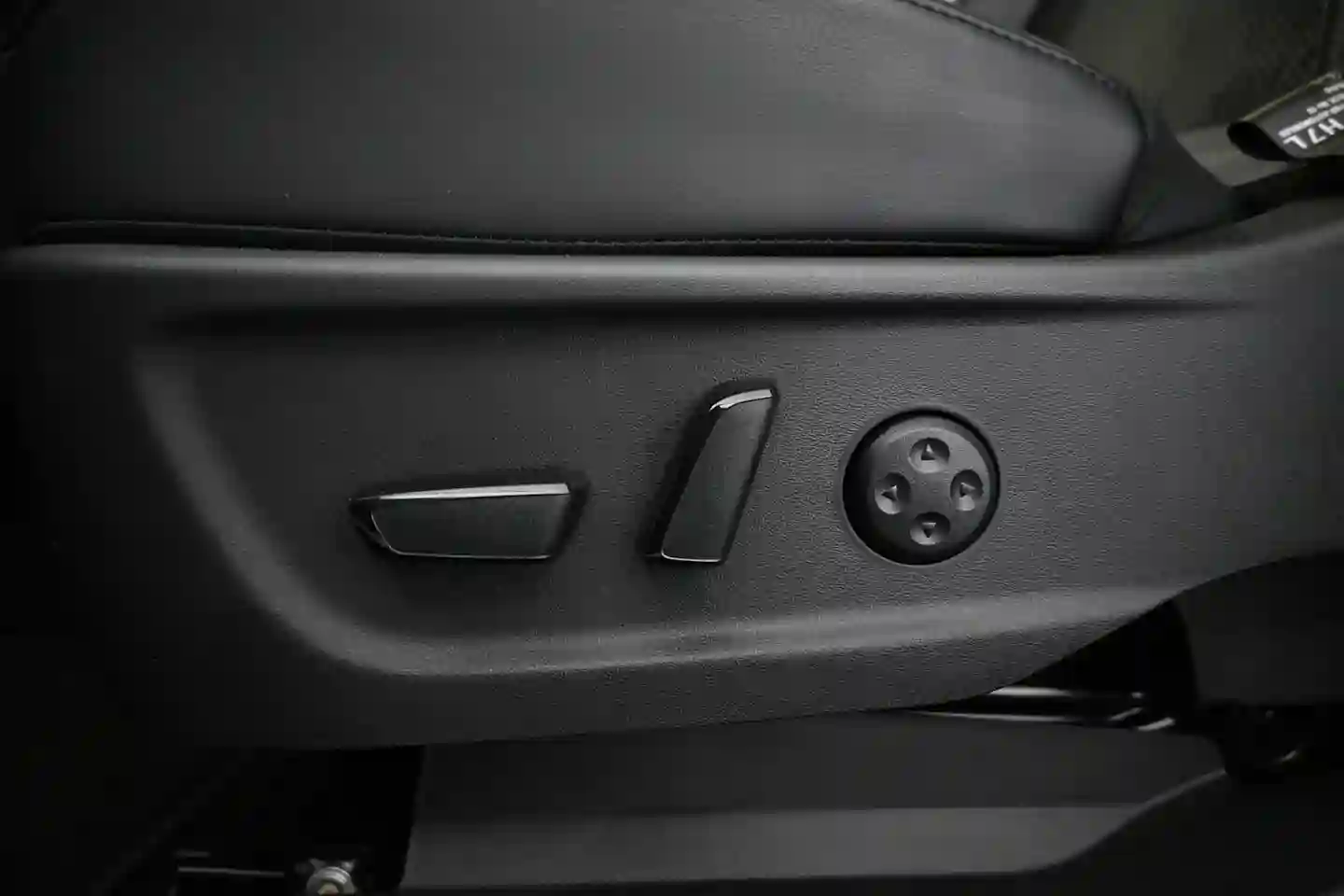 Car Image - 6wIdqQOZDTRb2jhdnYiAlt