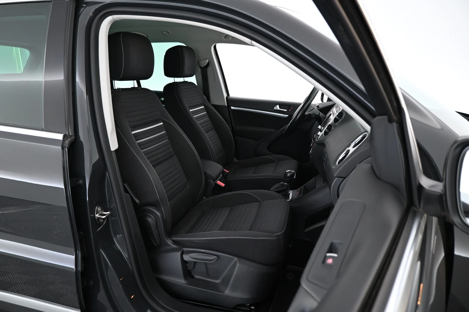 Car Image - 2aATPWRVwn9w4ql0MwtKul