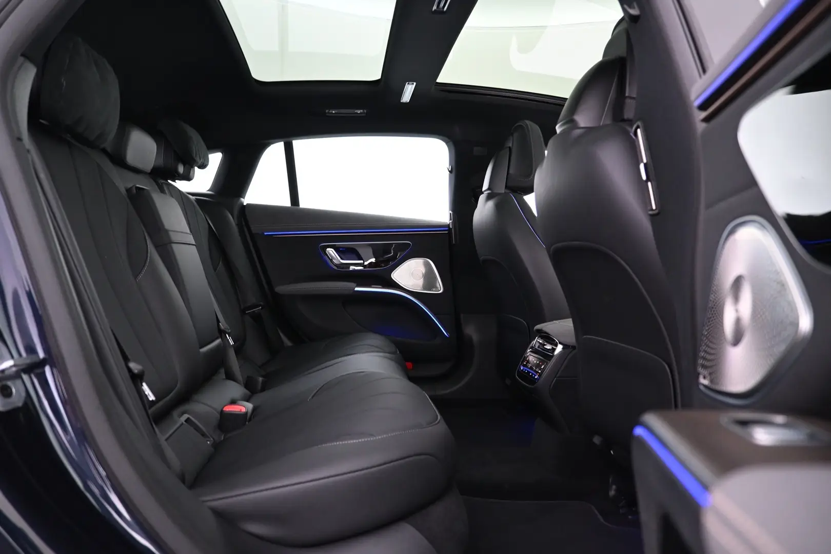 Car Image - 4uFMniCobLlI1ixfmgNNTP