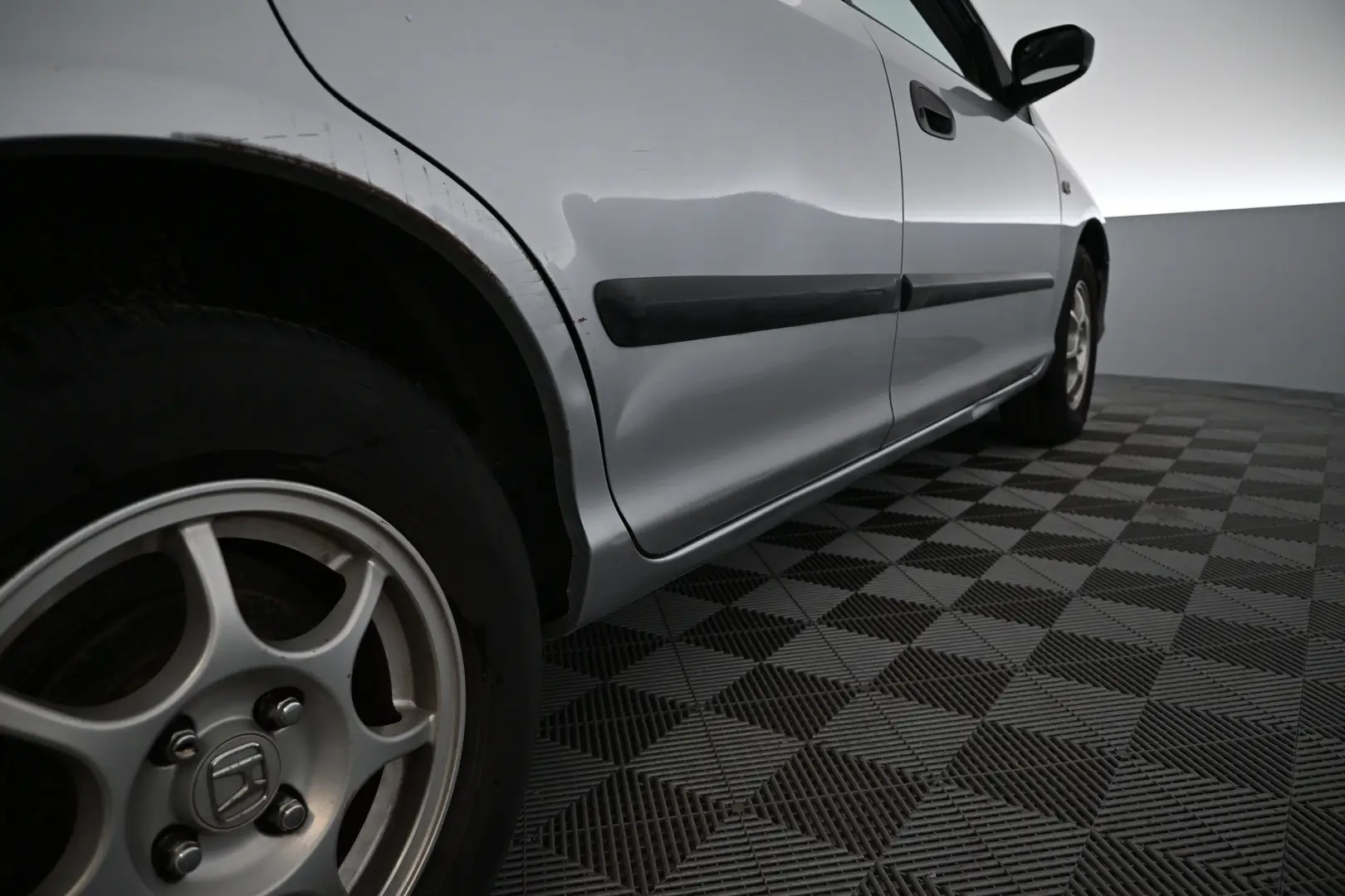 Car Image - 4pfNyX3dTTF3t1UAb7V4rS