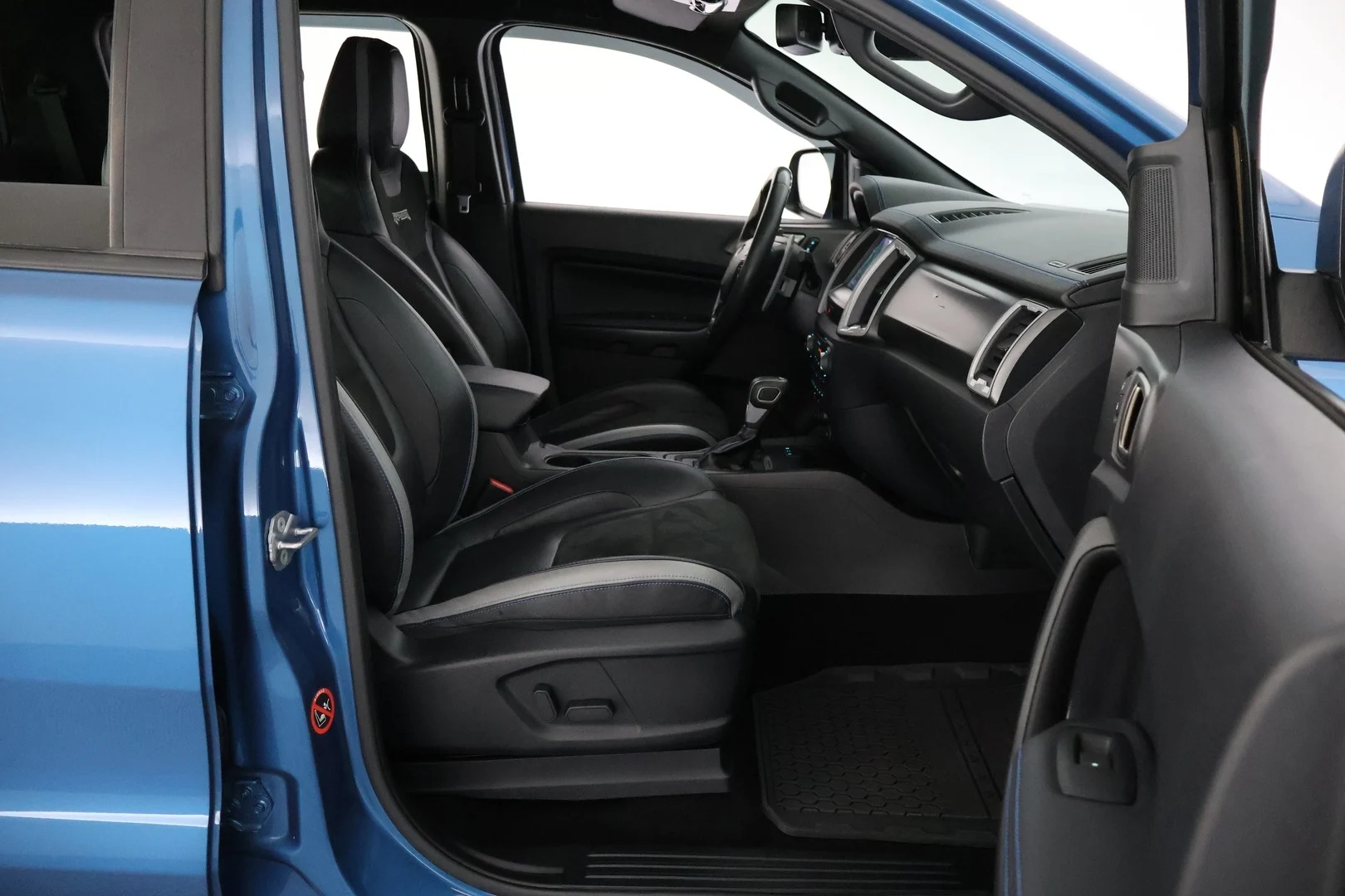 Car Image - 3iE8AYdHphGr8HwEWTKEWJ
