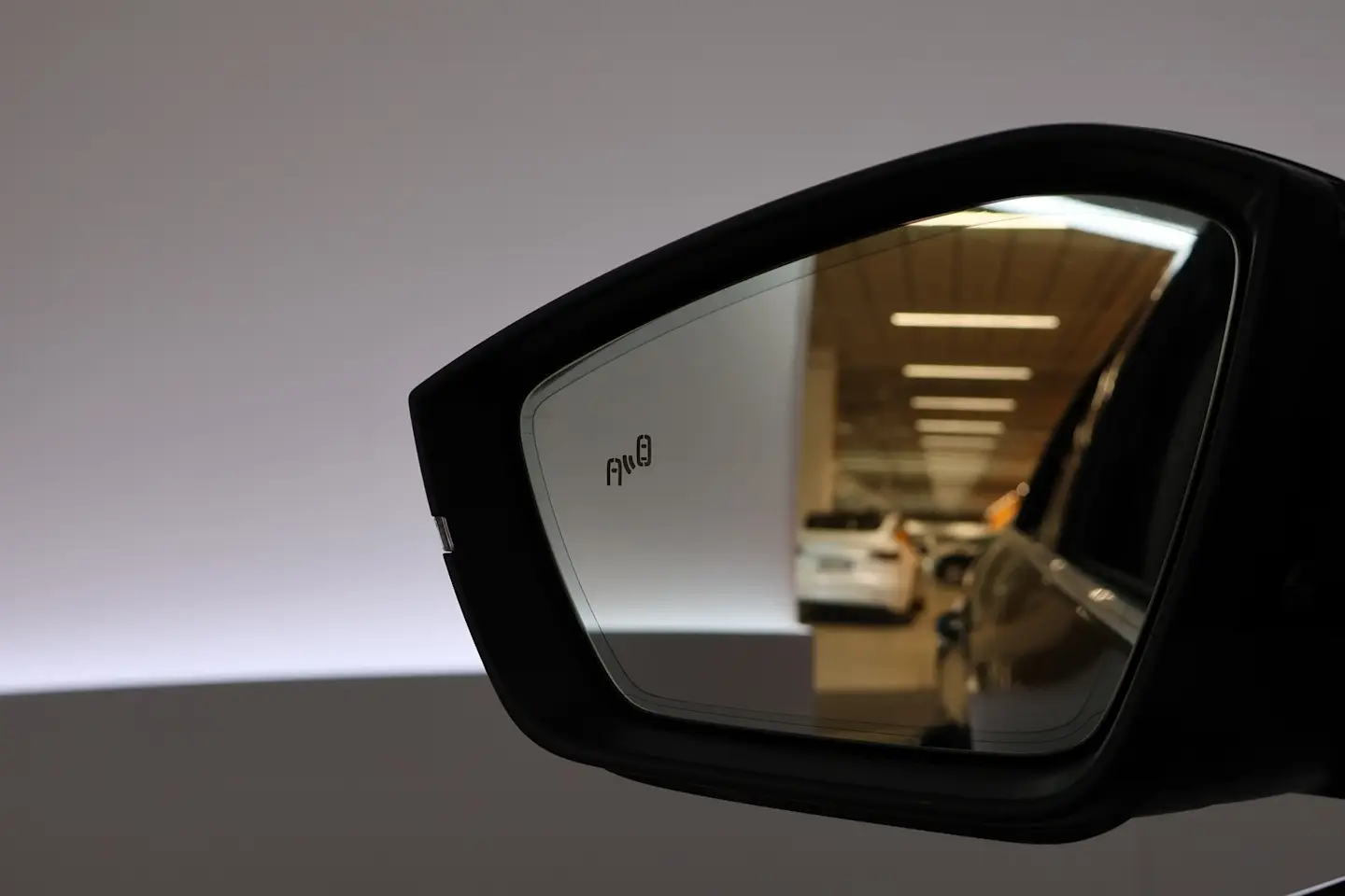 Car Image - 3rhj9ttfv7XUEbrP2QINiC