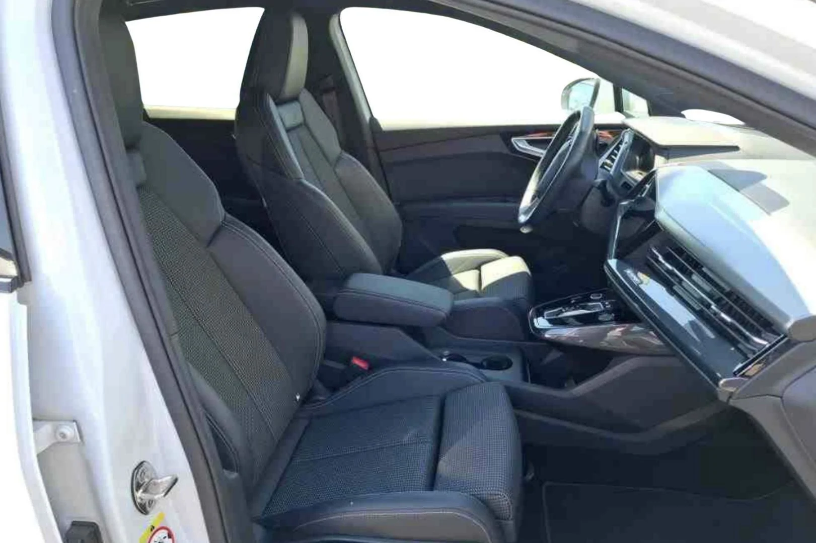 Car Image - 1skR6BB9IIFb4XoKDr0ZPK