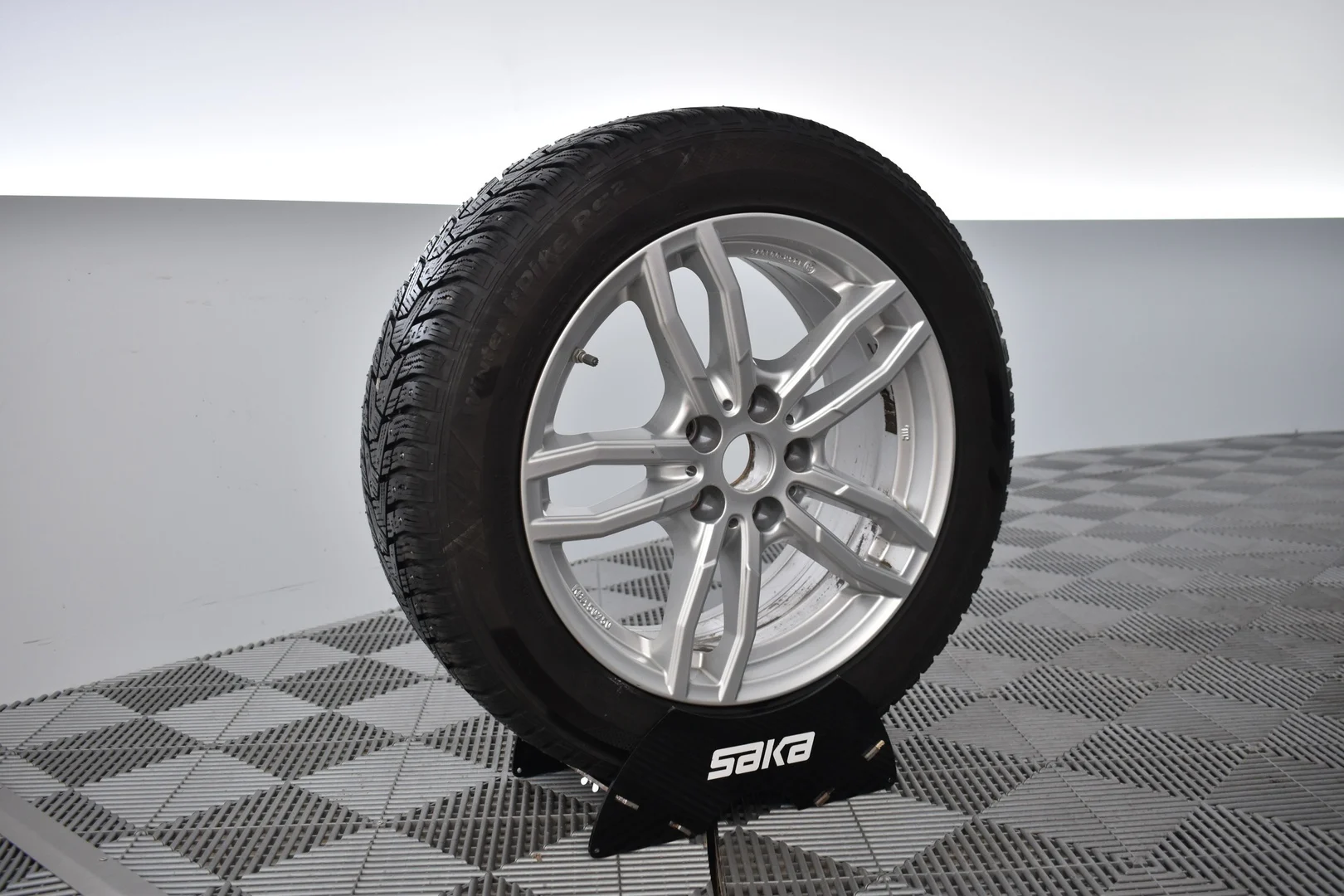 Car Image - 5KQ6bxH94qtvrlOJNzSzxl