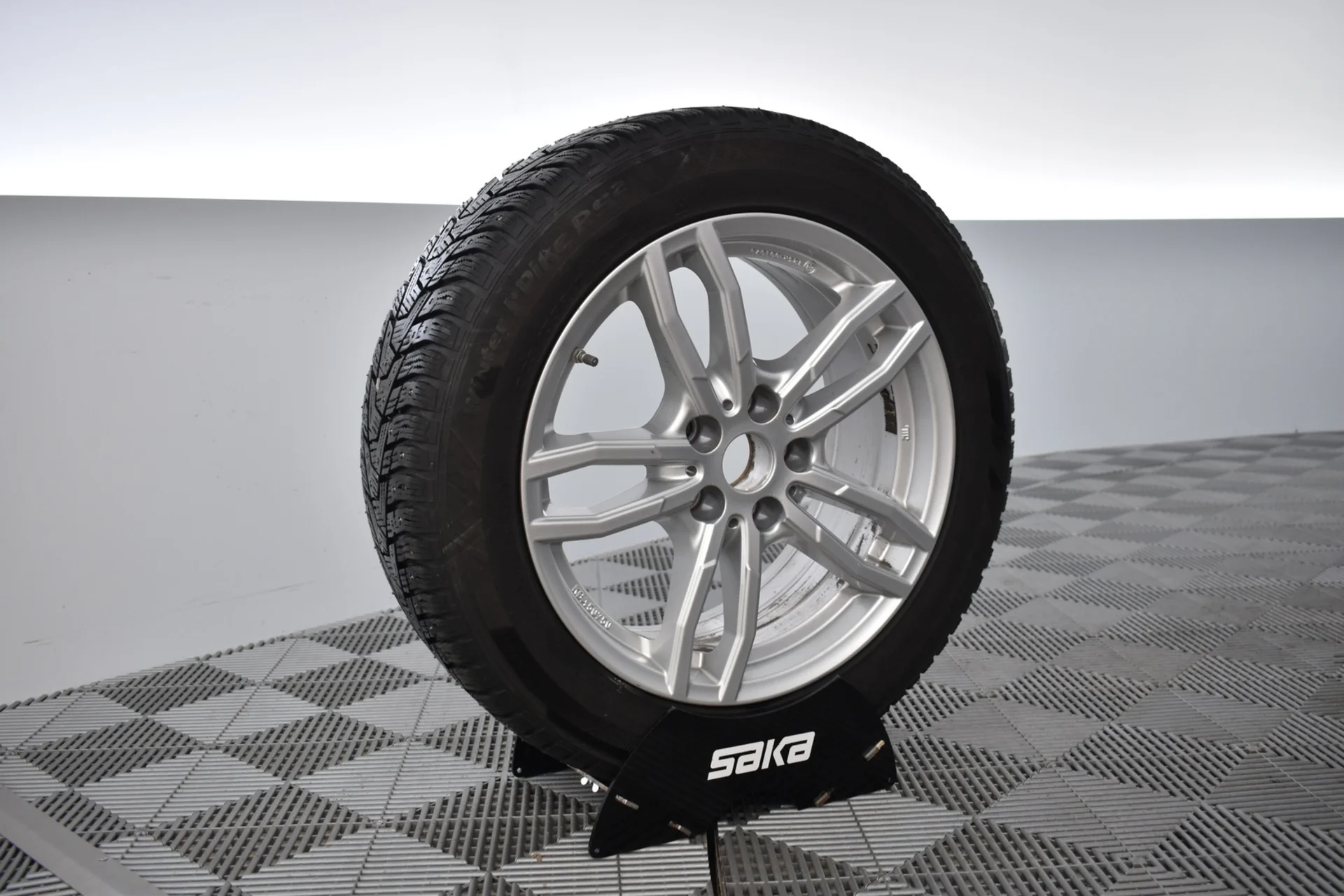 Car Image - 5KQ6bxH94qtvrlOJNzSzxl