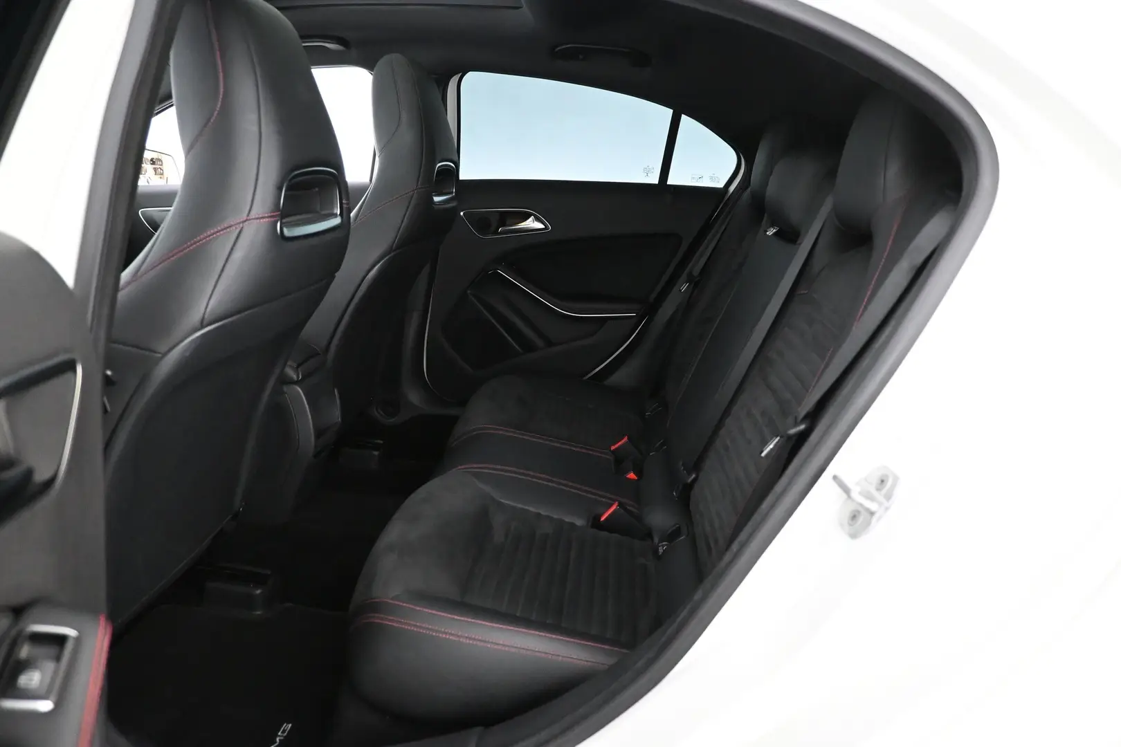 Car Image - CdHWxLMcfTzgBgPoOFqo9