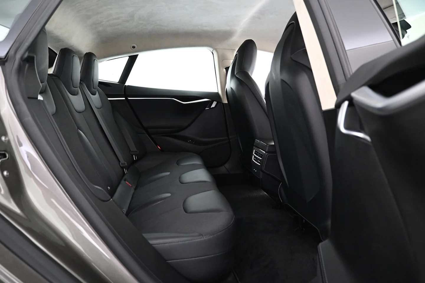 Car Image - 7KlrH1ZIuLLxiwgLjFzlri