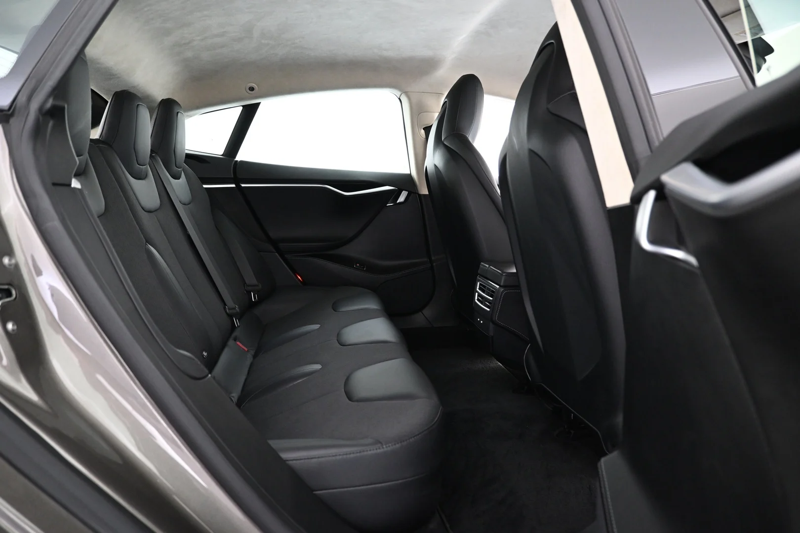 Car Image - 7KlrH1ZIuLLxiwgLjFzlri