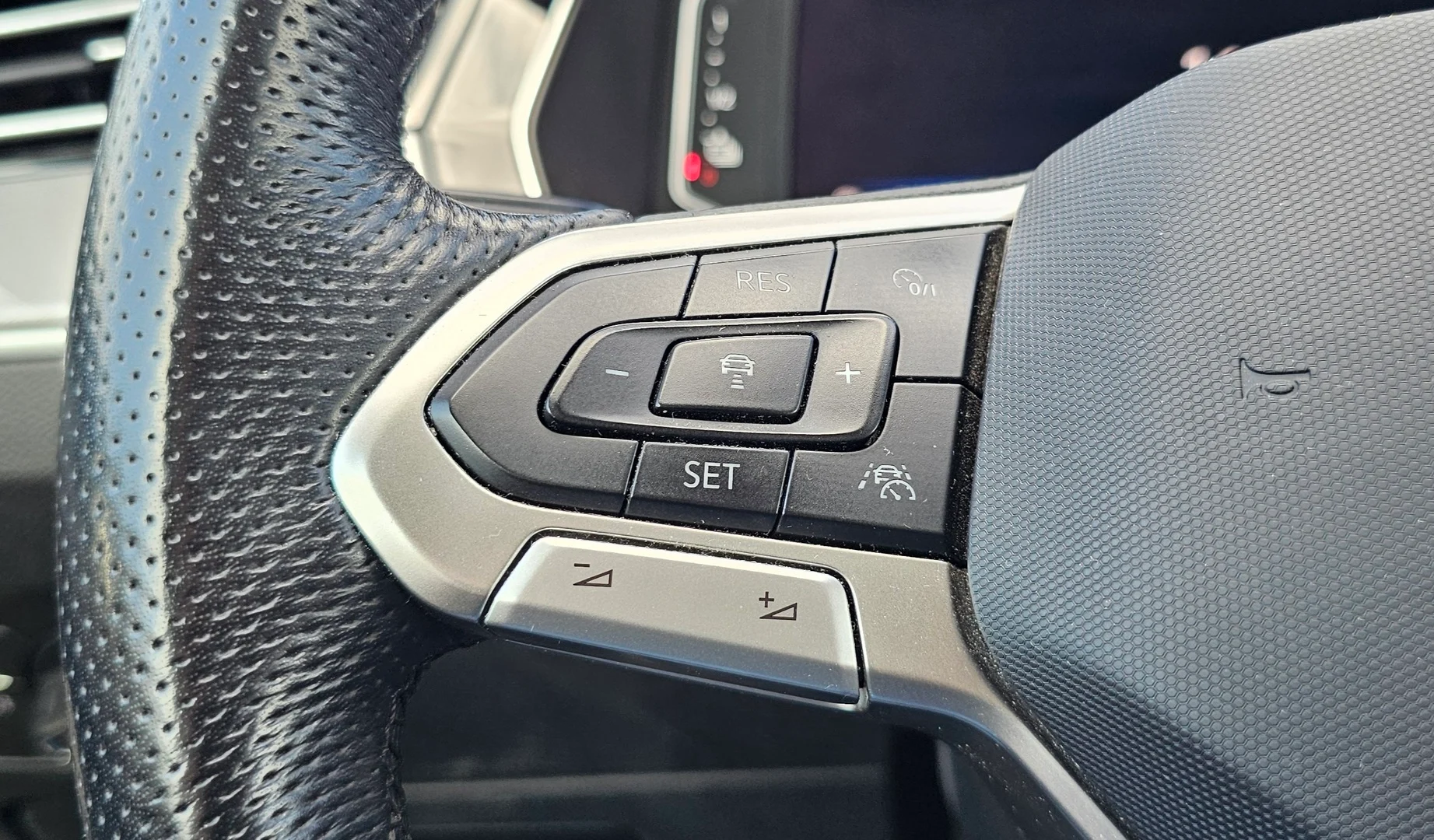 Car Image - 5Dy2IOoS73S0hmByXtOaBh