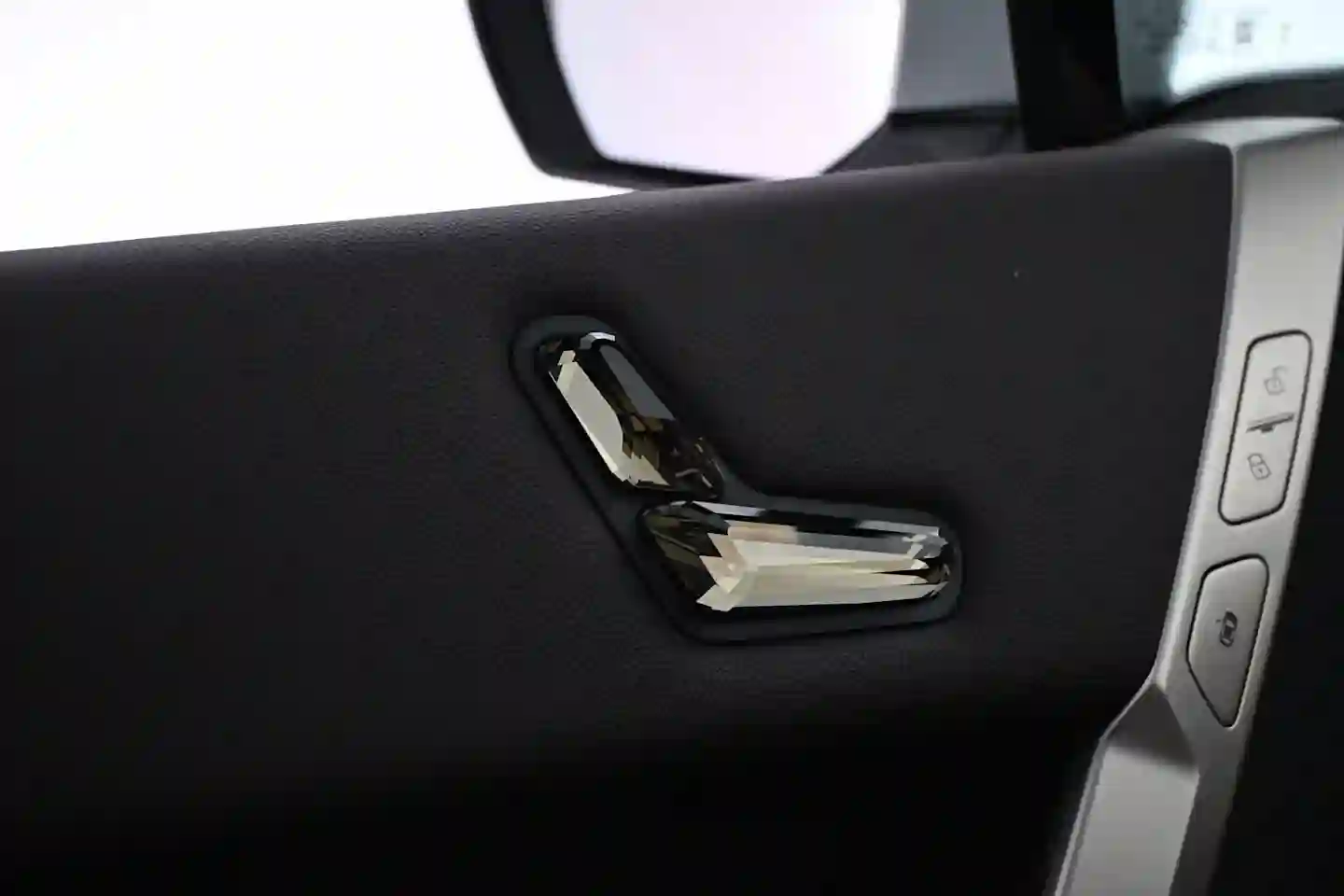 Car Image - 5UGiQYknlwgMPXu5gmkjsl