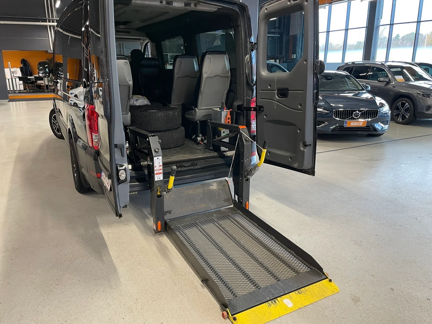 Car Image - 5P5NEEw4Ay9gn3cobJkVbO