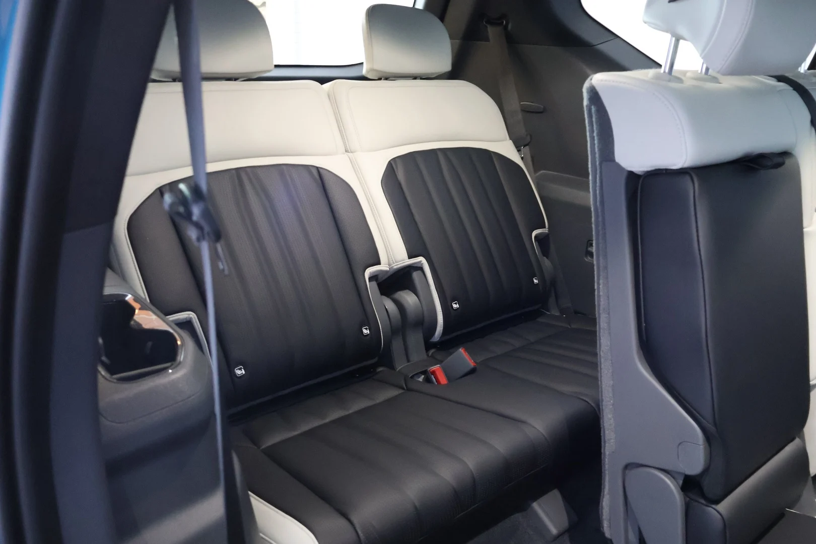 Car Image - lzD0xFlW0dWybwJBzQohA