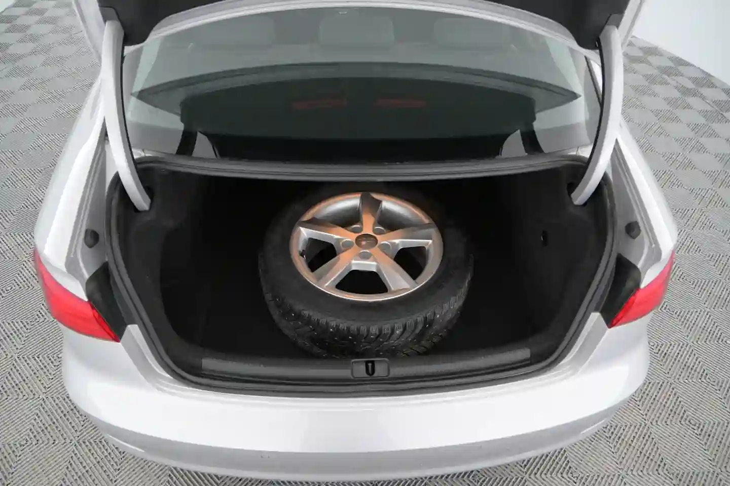 Car Image - 4J98frj5T2w5biM2U8tHGp