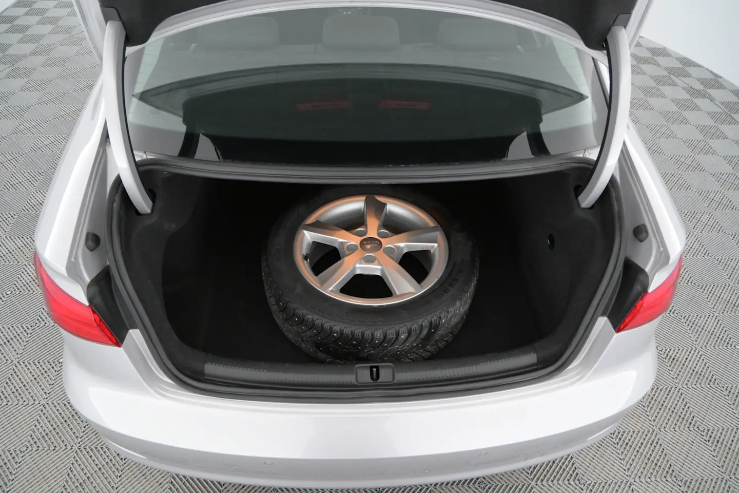 Car Image - 4J98frj5T2w5biM2U8tHGp