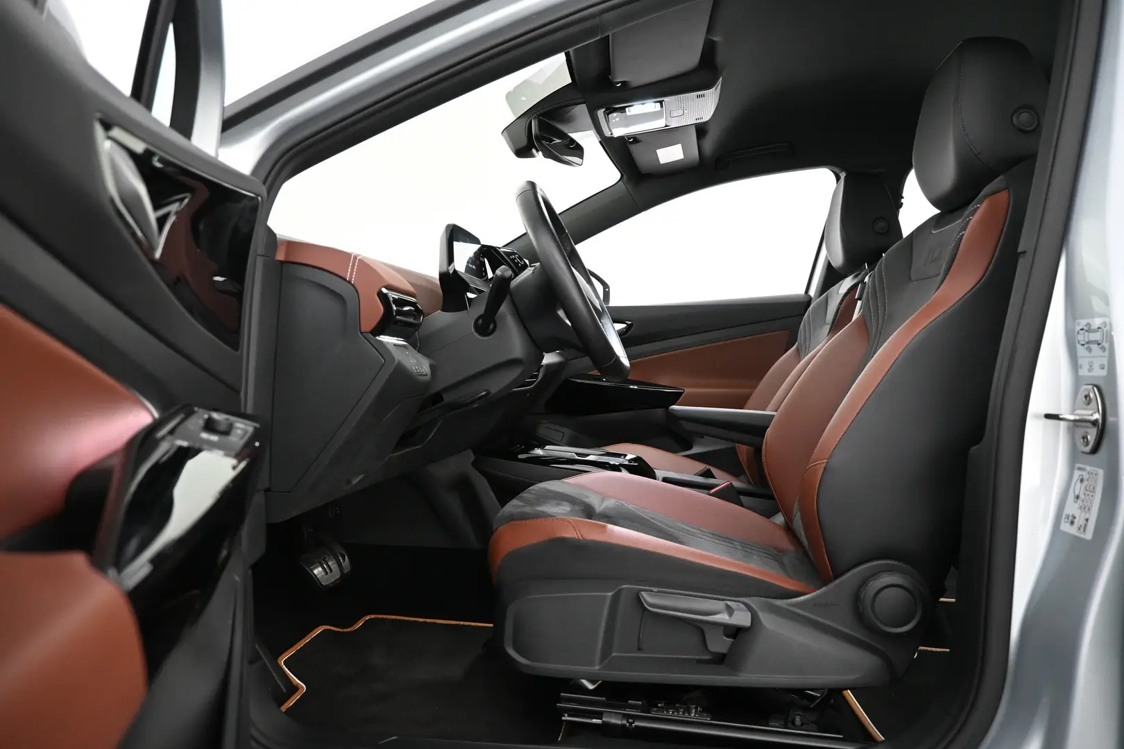 Car Image - QWDZYy56DzqE0Bb83LkPV