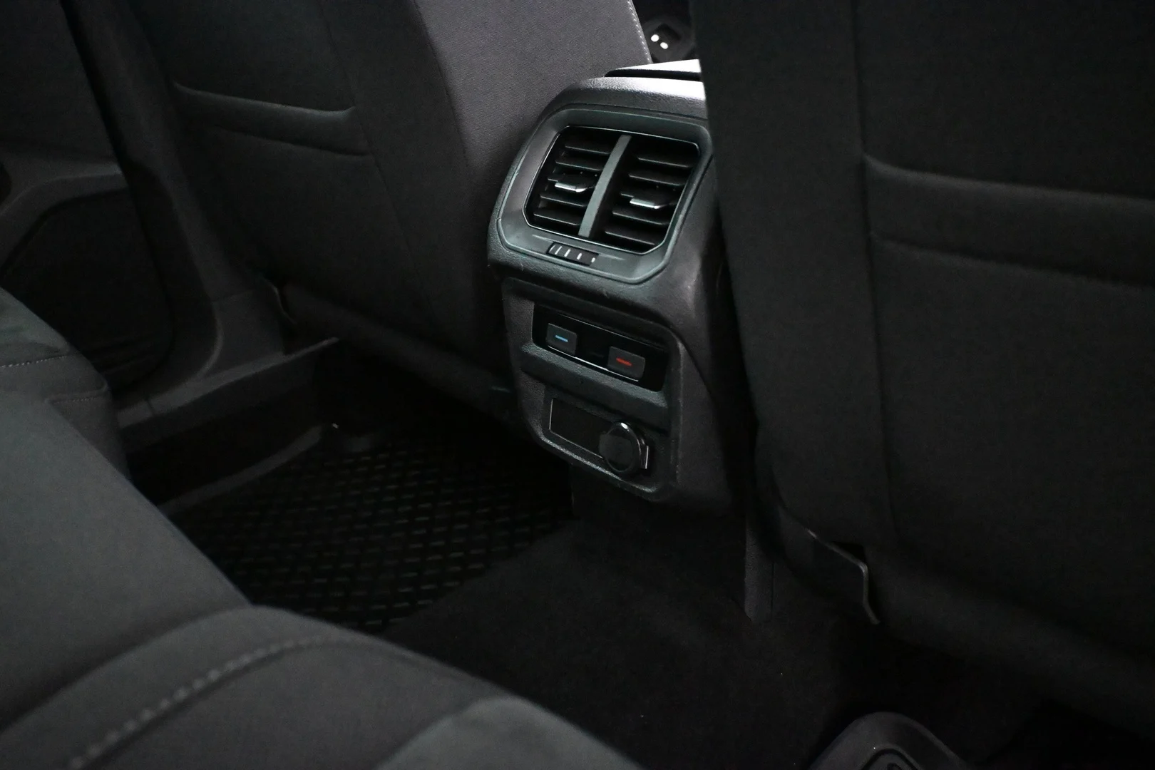 Car Image - 6HfWw7SBqkuv4D0w32uB49