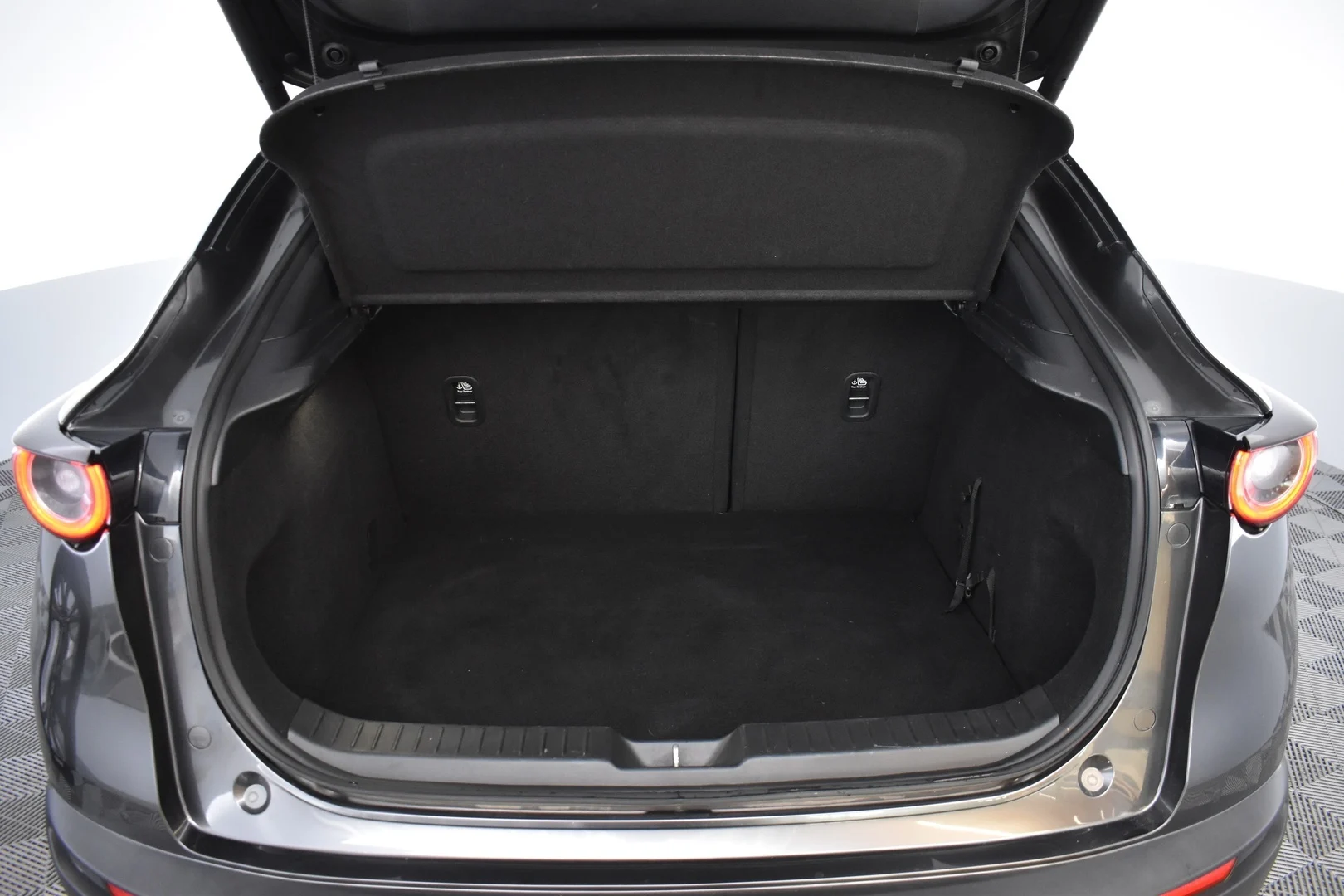 Car Image - TYVqMQlU0KZLzKIWjezjI