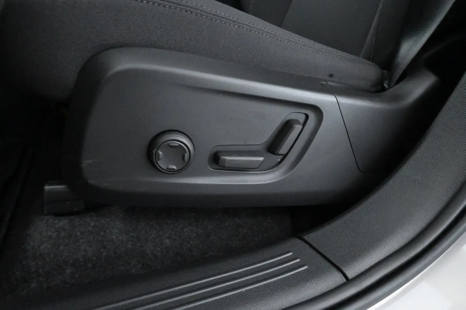 Car Image - 6ijZGV1FDaHjFK1sFQ4Sl4
