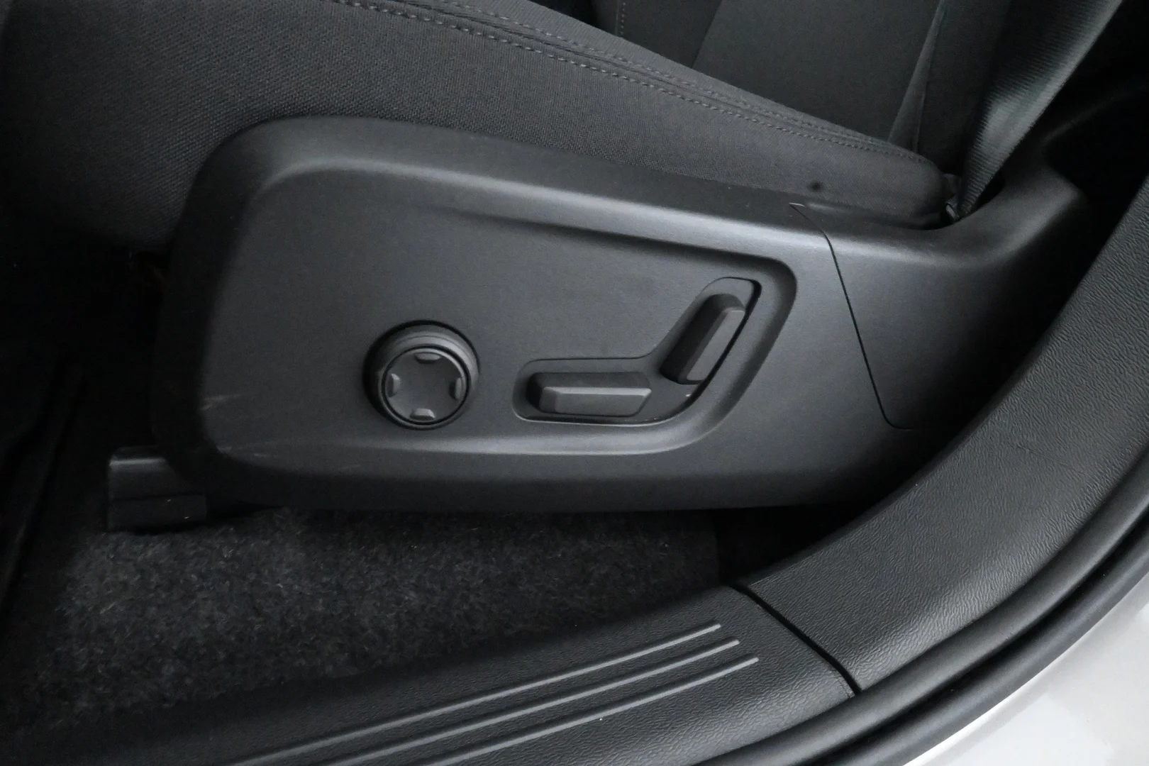 Car Image - 6ijZGV1FDaHjFK1sFQ4Sl4