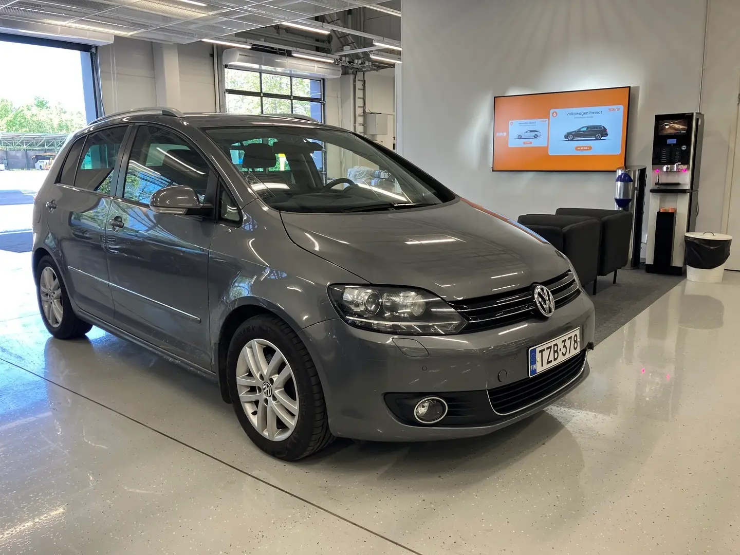Car Image - 6I2hbpLMAWjQjxMWZDIC42