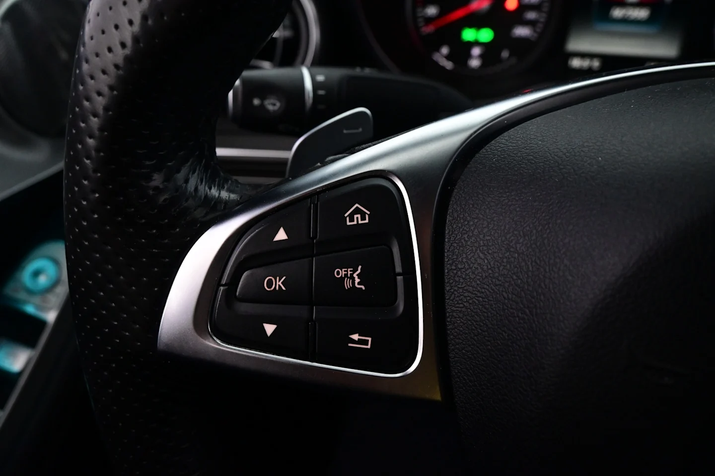 Car Image - 6n6mwhUn9Nc0nxek0Gphkm