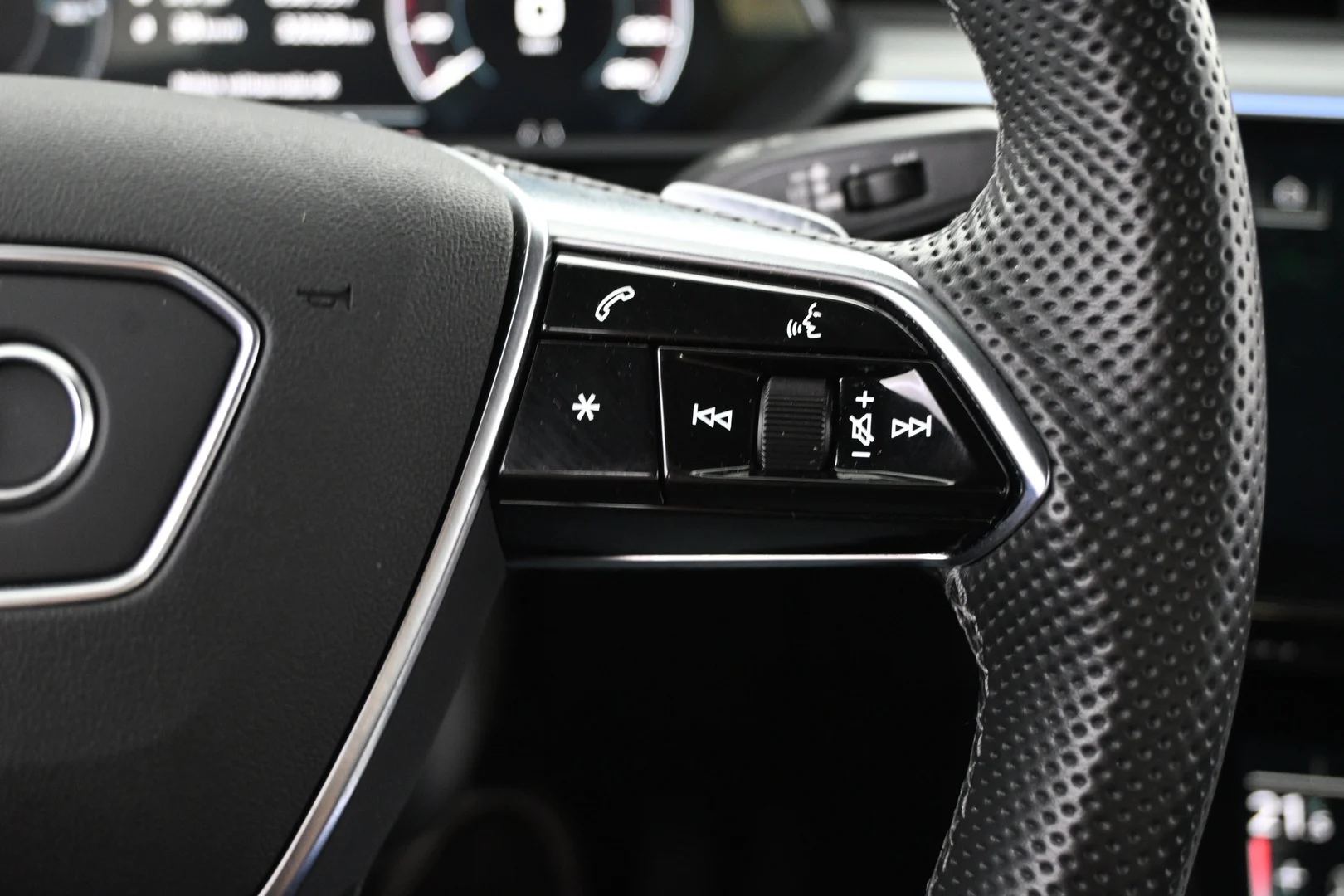 Car Image - 3VgidGU4GjRGluOBAdLlKo