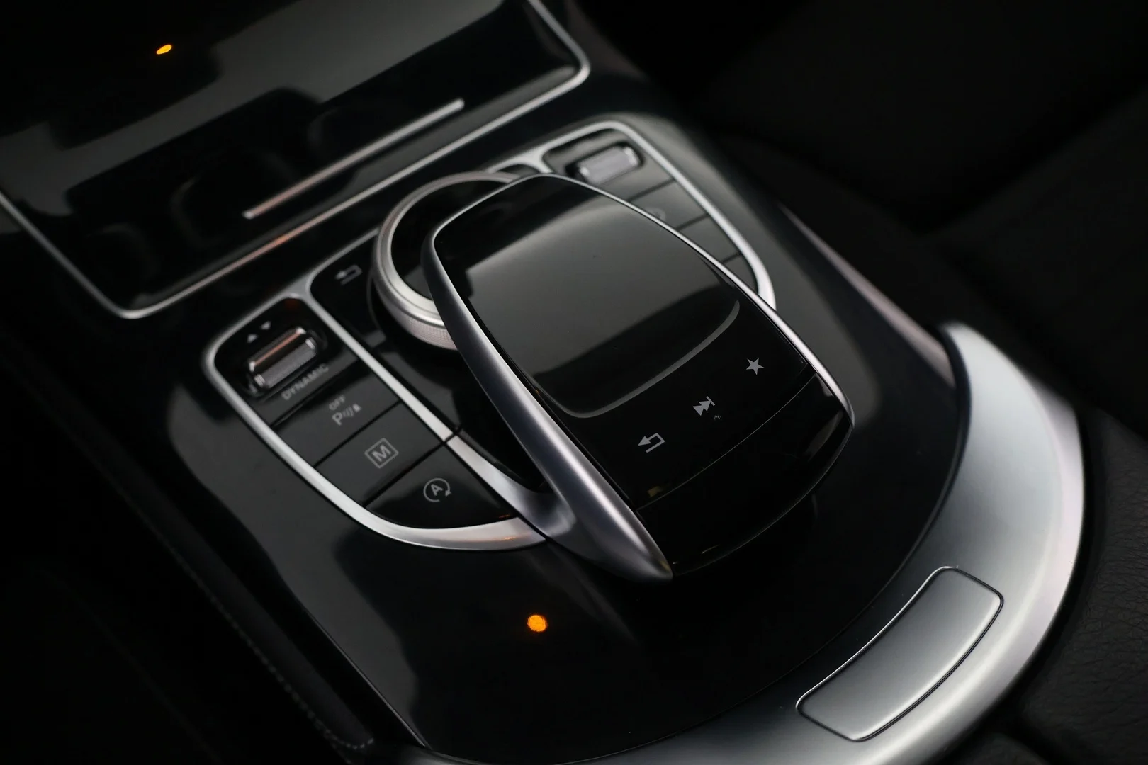 Car Image - vHEJ8MmtngngU5y10yVmE