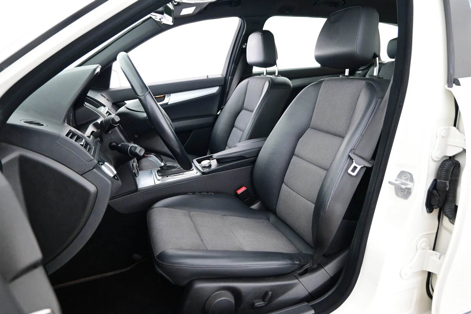 Car Image - 1xL7om33UZkhGvR2Ei6fII