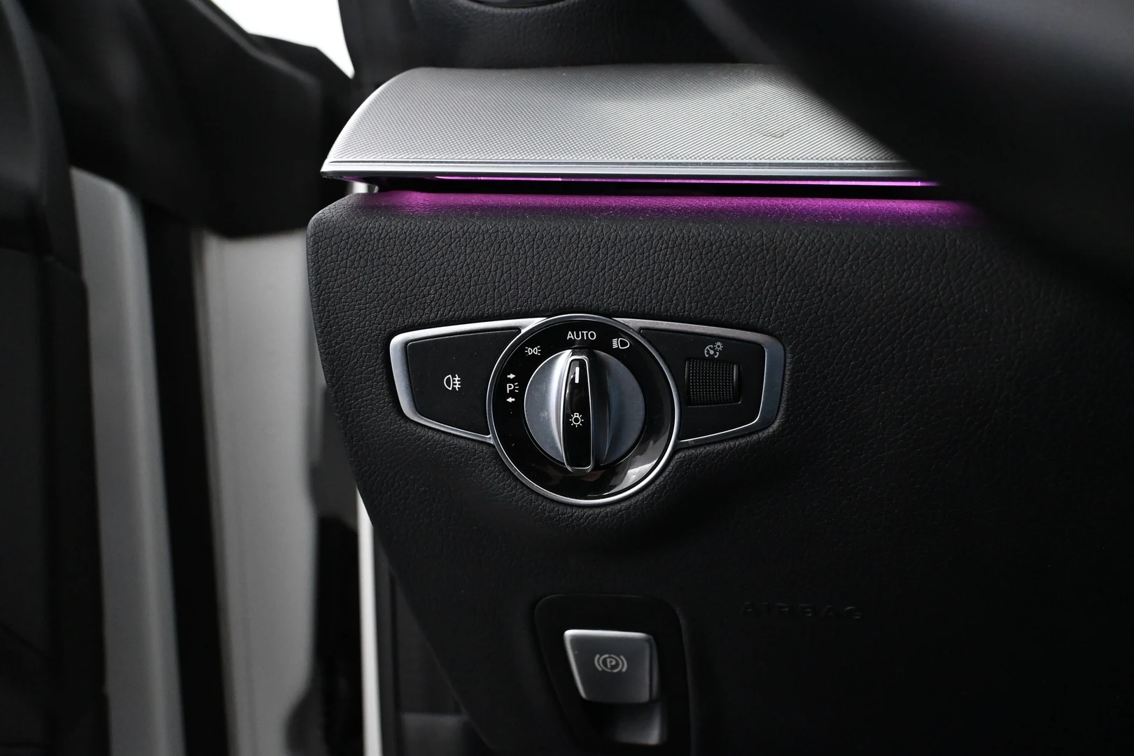 Car Image - 2Cmg8no2U93dJvf6Gm6kNe