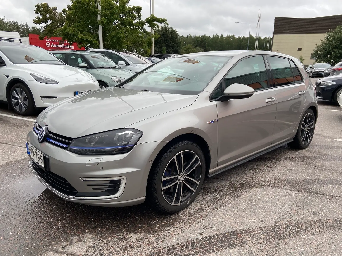 Car Image - 1MCi8MLAjJ0wYn1LfsVV1l