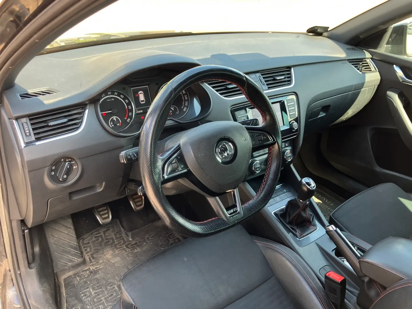 Car Image - 93xLnpj5ccSWgJLEtvuLf