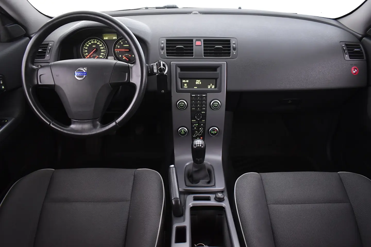 Car Image - cjaL5d8EdaRo0SfDm6rrr