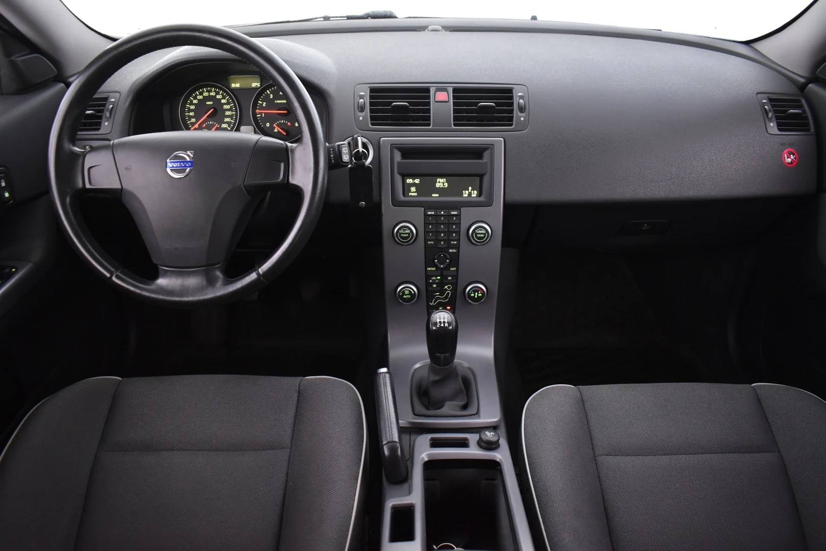 Car Image - cjaL5d8EdaRo0SfDm6rrr