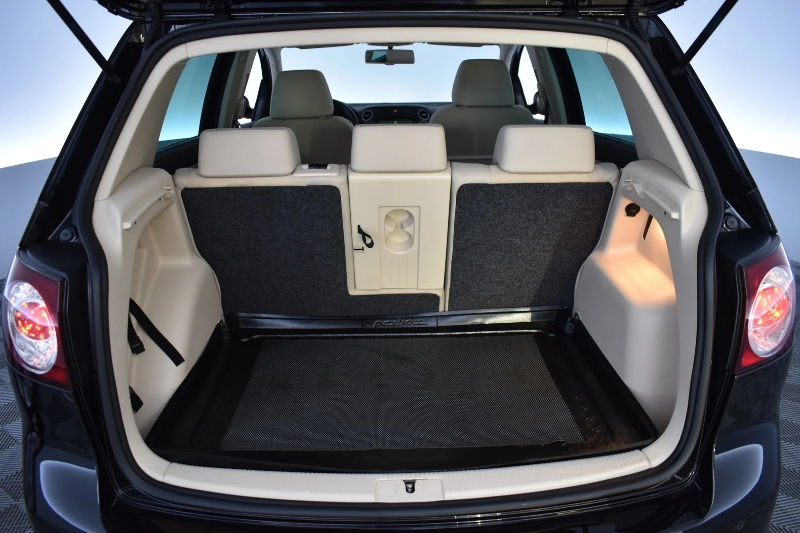 Car Image - FsaWI5S3rNFtQvifuEUCY