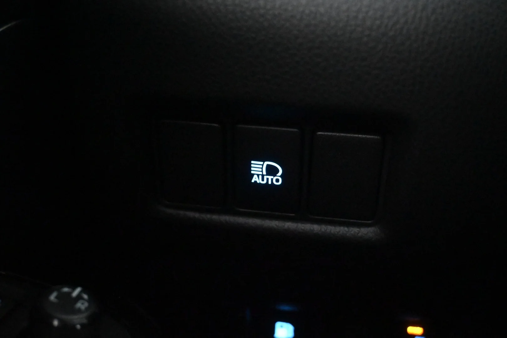 Car Image - 6u5OeqXuWomeM6A2e4Kpwl