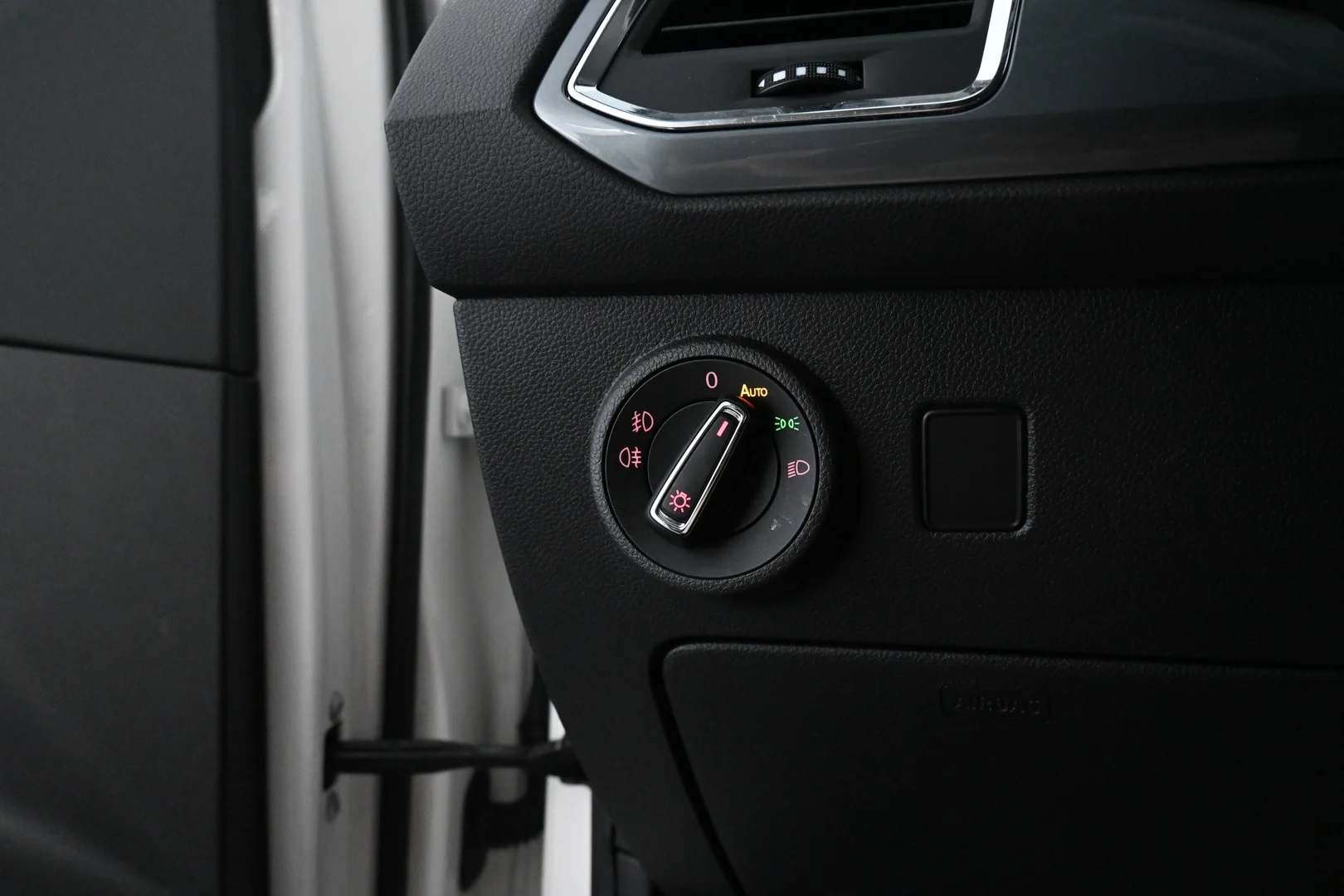 Car Image - 4L42kVXMlqwXO5GJKeHN8j