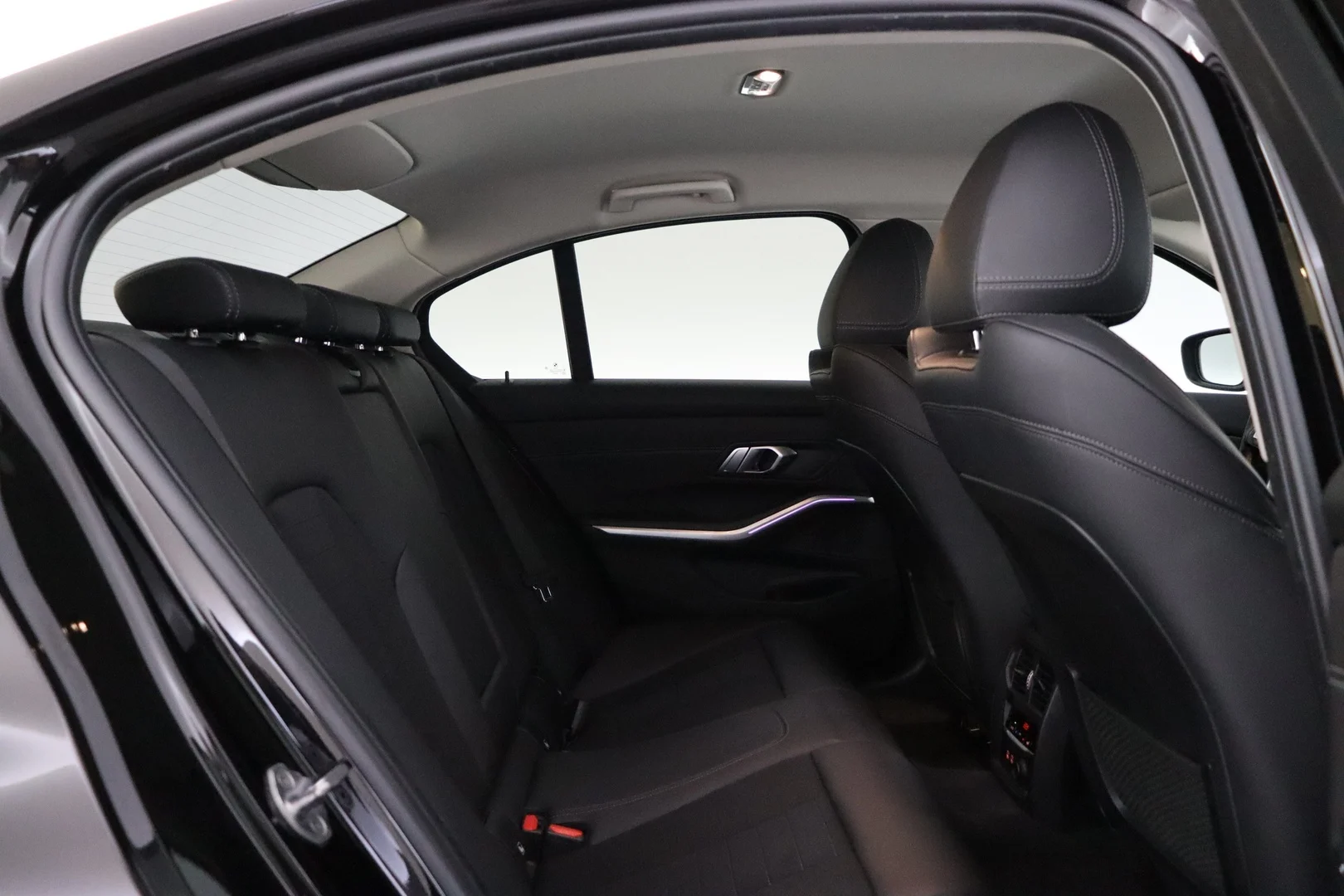 Car Image - BOyrKmtdIpb0hguxJewf3