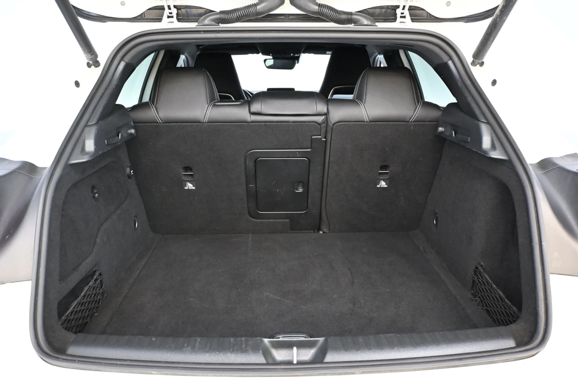 Car Image - 3nWdkD4vL9Yjr4bygW6vxl