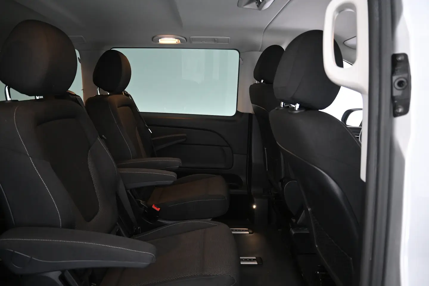 Car Image - 3d4GOmoyK8Vd9OIsp1mowk