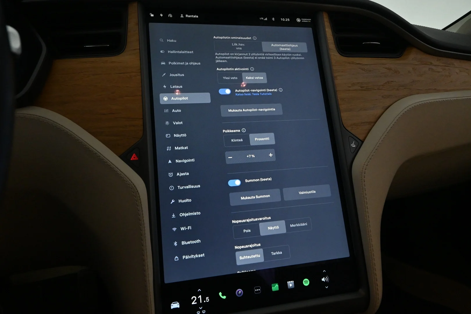 Car Image - 1AtTFjvHlYCrwVbiEaPdaI