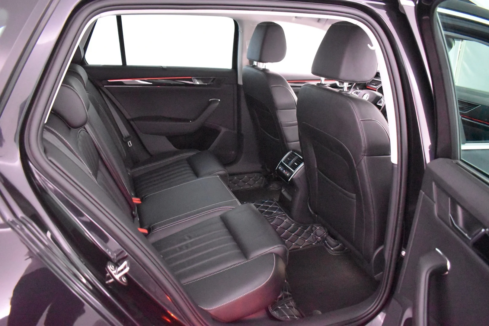 Car Image - 5WtJ07zRz5bTra8IJ0ezCy